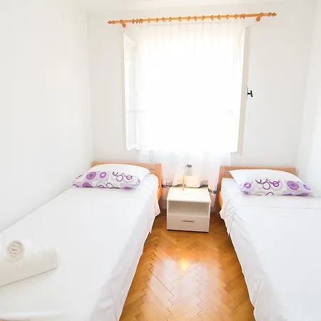 Andrea Apartment *