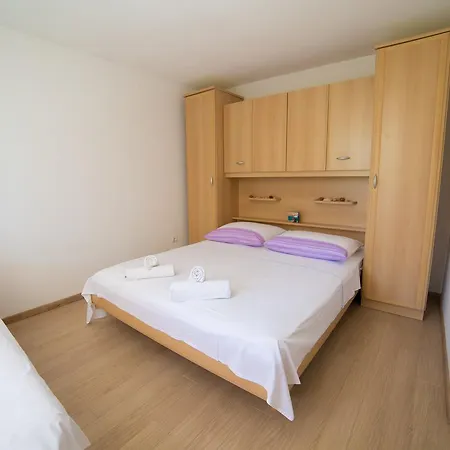 Andrea Apartment *